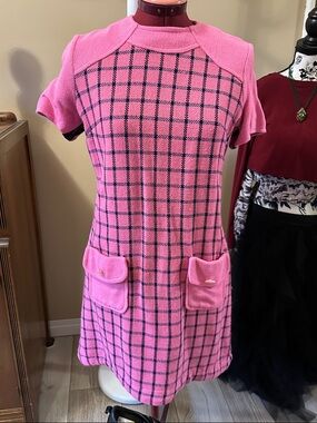 Vintage Retro Pink Checkered Knit Pocket Shift Dress.